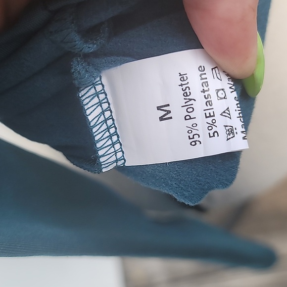 Blue long sleeve top size Medium - Picture 5 of 7